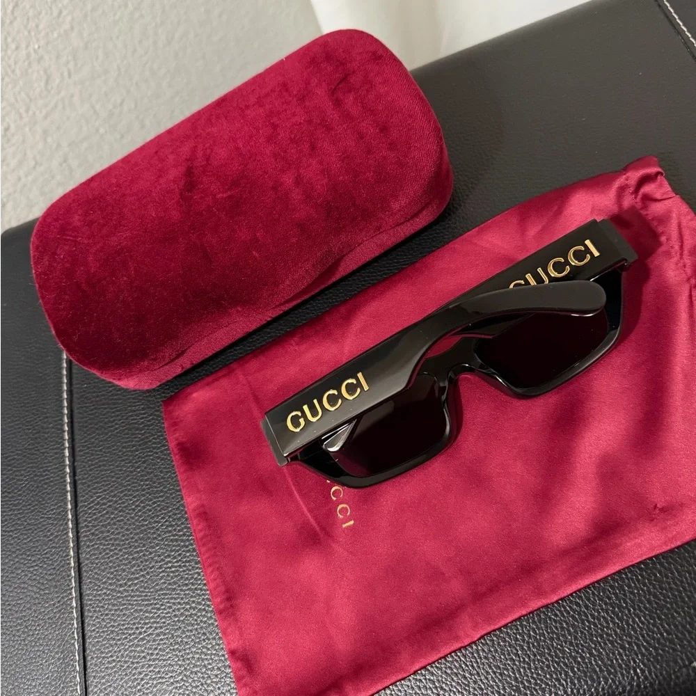 Gucci Wayfarer Sunglasses - Picture 2 of 6